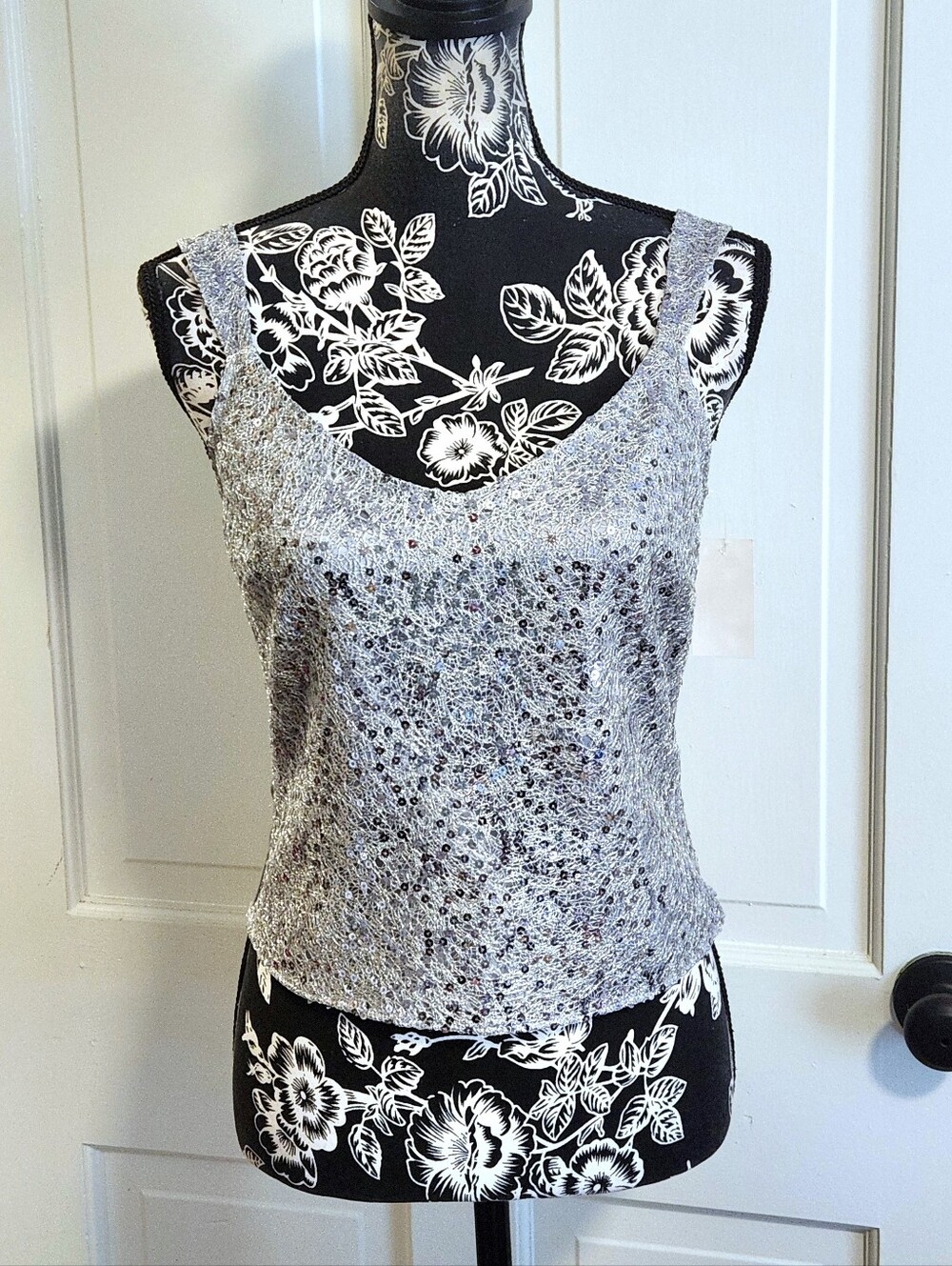 🆕️ 💎HTF Tahari Luxe💎 - Silver Sequin Scoop-Neck Tank Top - Picture 1 of 14